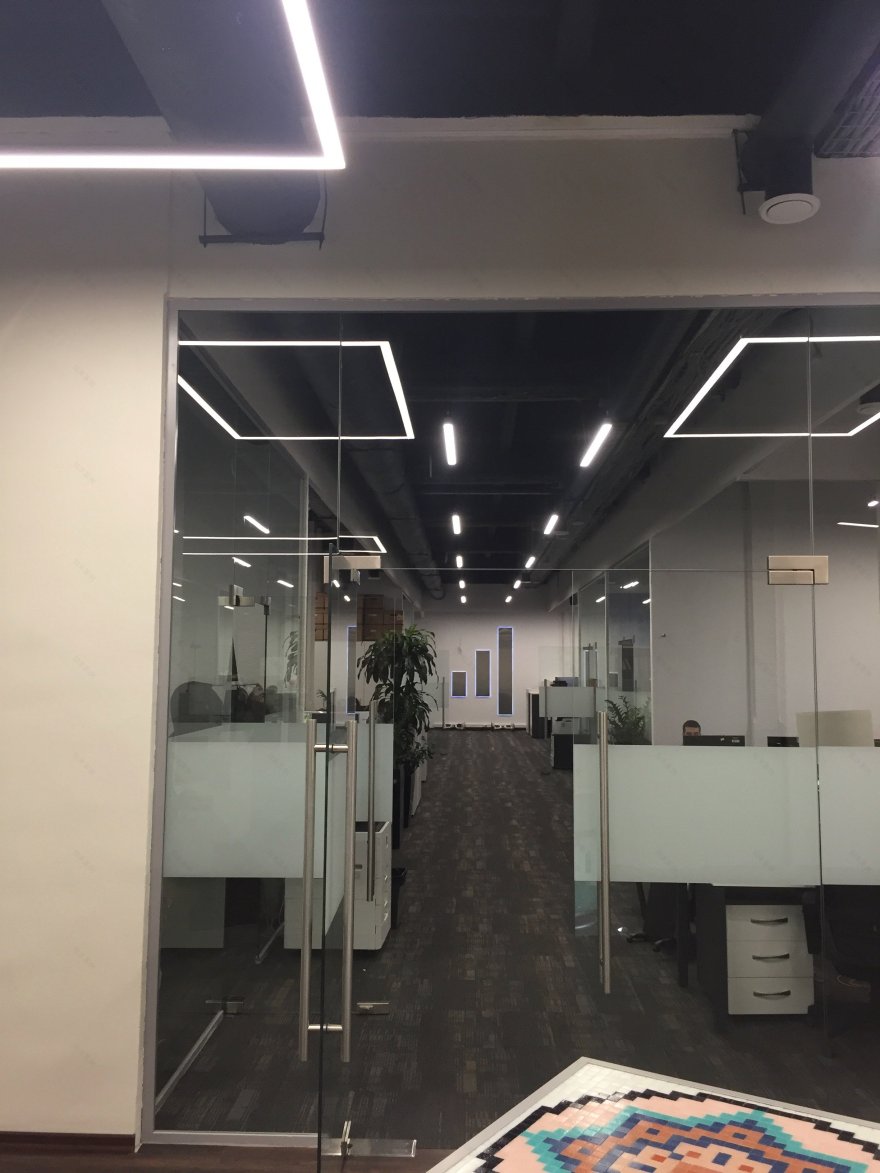 未来进程解决方案的今日基础设施——垂直公司办公室-1