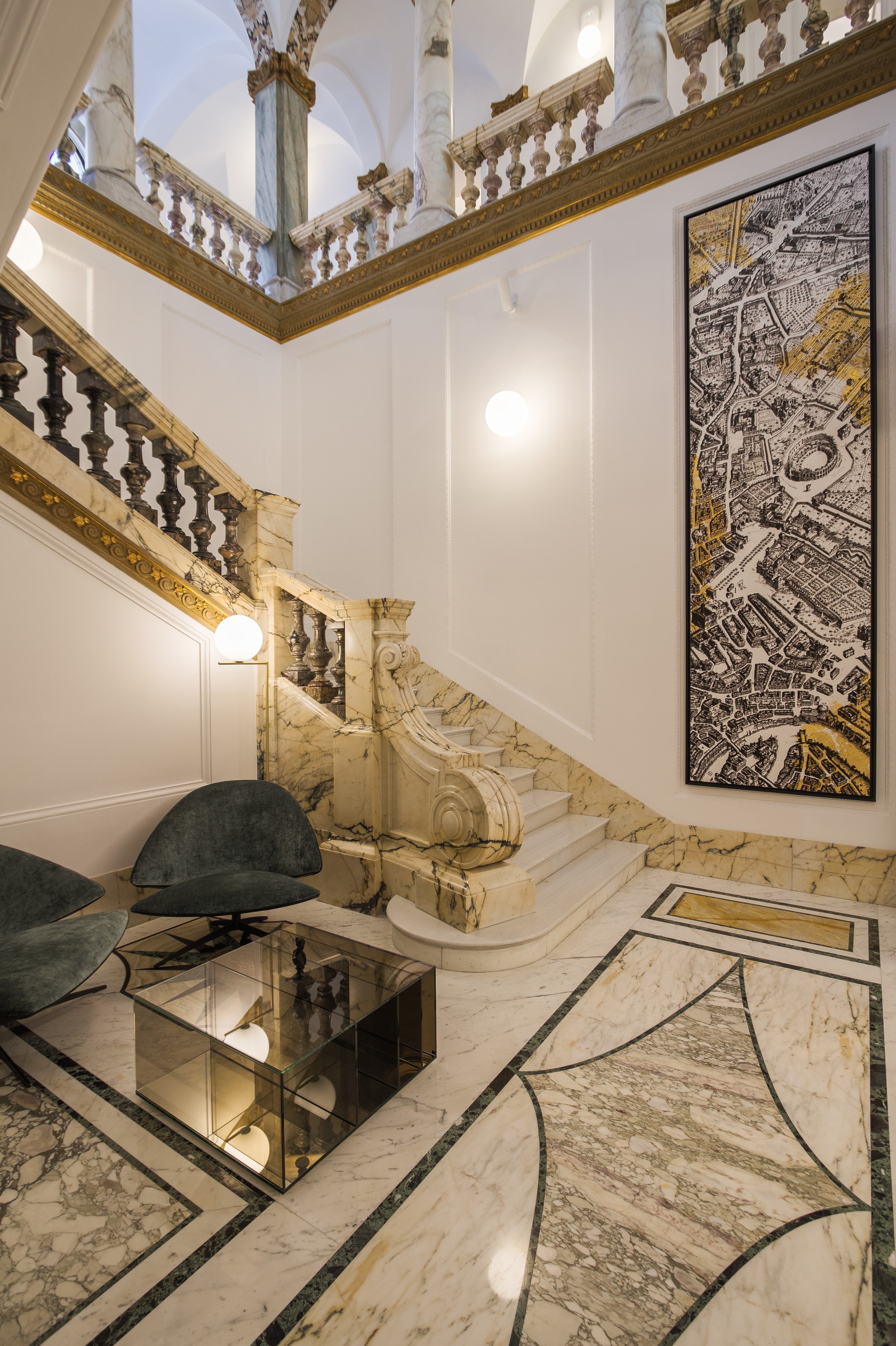 罗马历史建筑中的金融咨询办公室-10