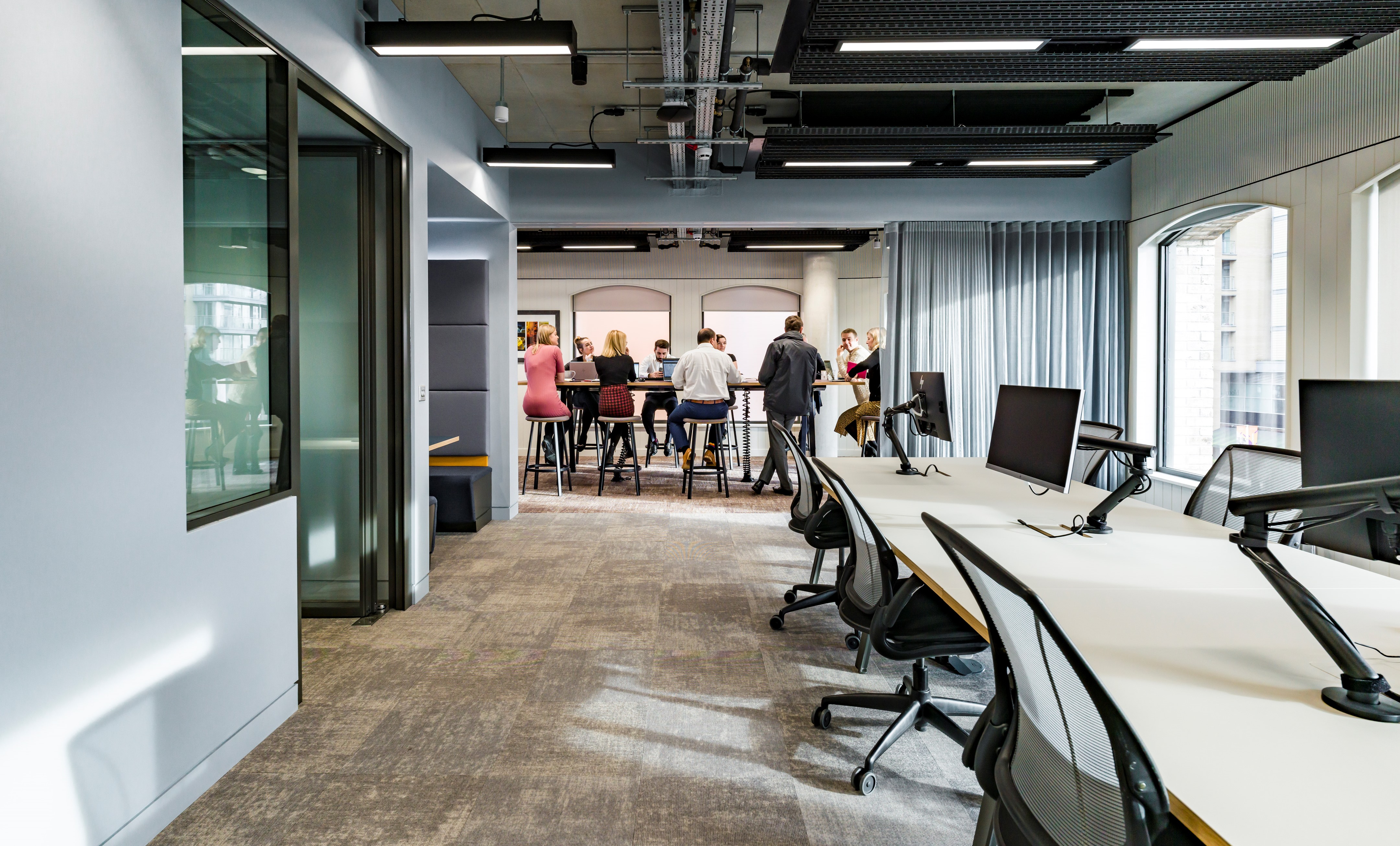 在河畔宅邸沉思-8