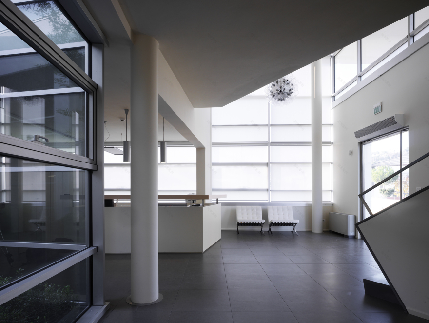 意式轻工业风建筑,环保节能的办公仓储佳作-7