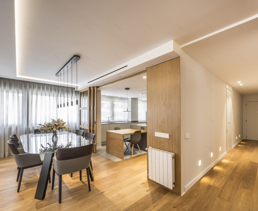 西班牙 70 年代老宅蜕变,明亮温馨宜居空间-2