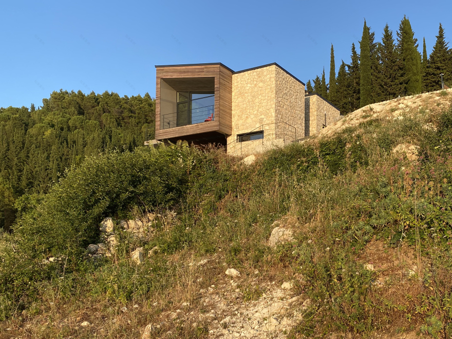 绿意盎然的自然之家——意大利 Villa Luz 别墅设计-2