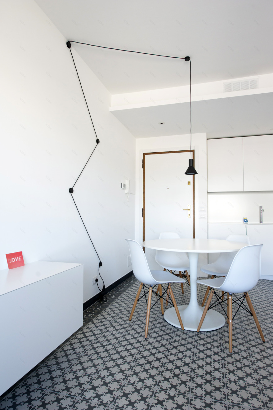 黑白碰撞的简约海景公寓-5