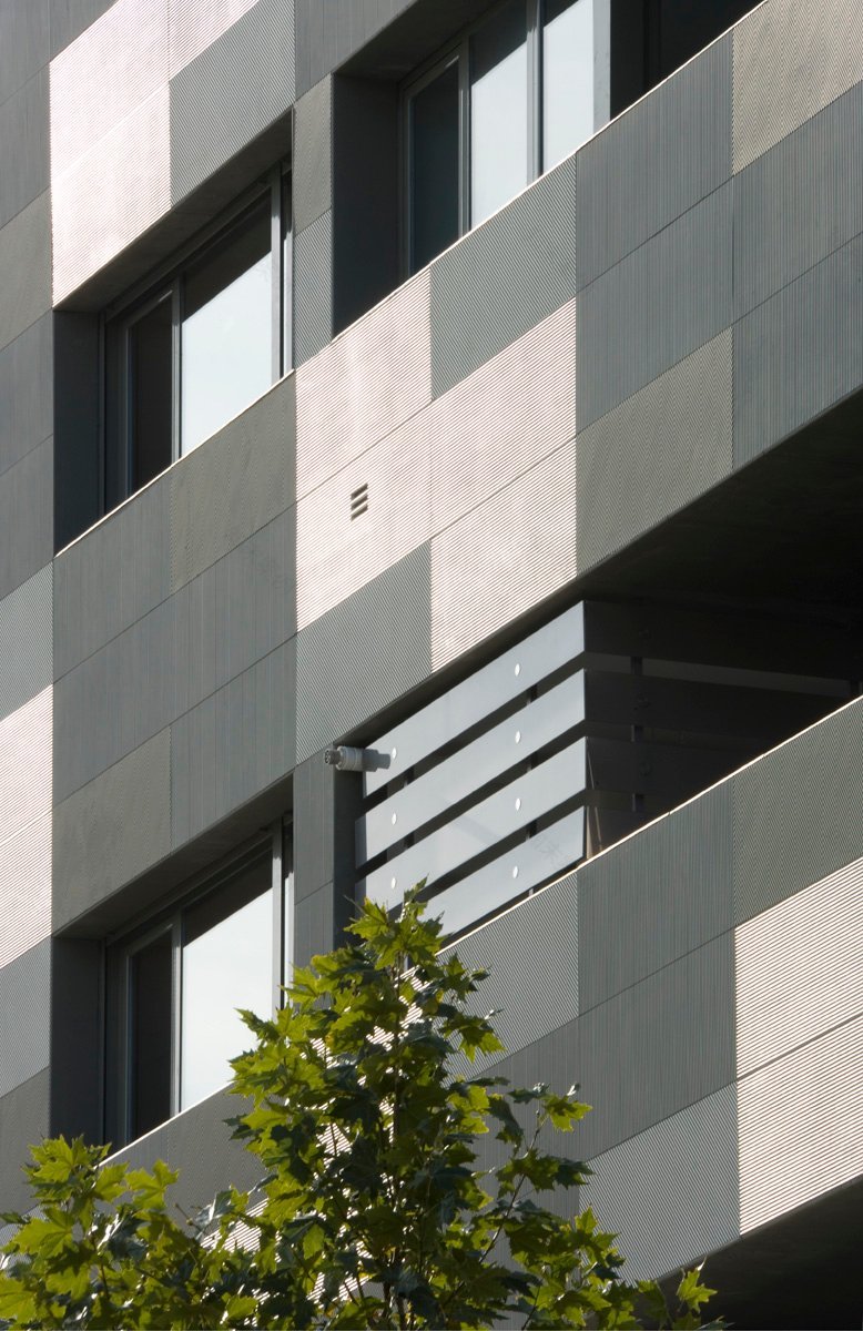 打破城市隔阂,连接山水的教育建筑-2