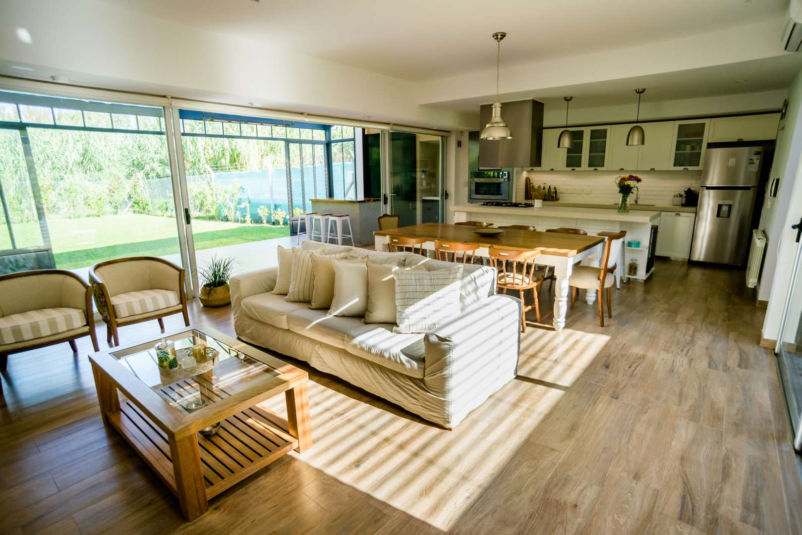 简约之居，功能齐全的家庭聚会空间-8