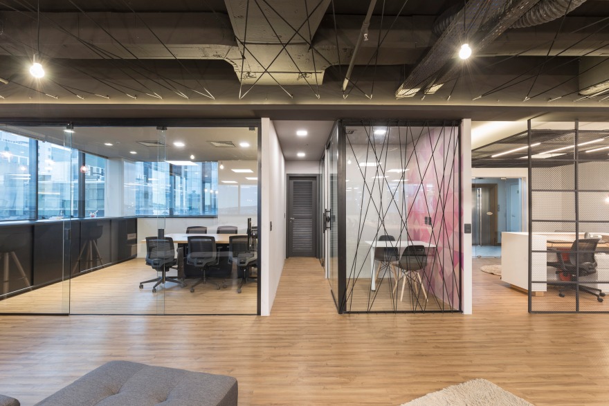 数字媒体公司总部设计,展现工业风与科技感-3