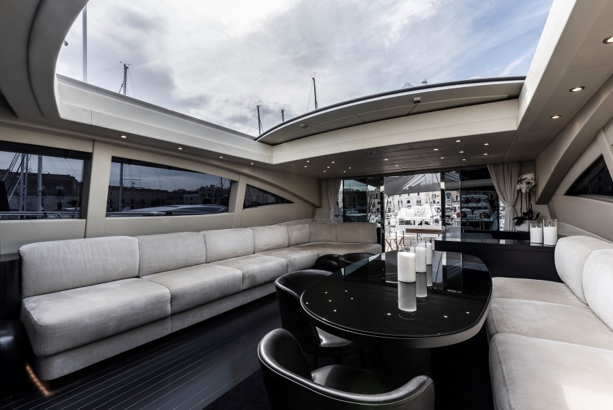 意式奢华游艇 Mangusta 92 现代翻新设计-3