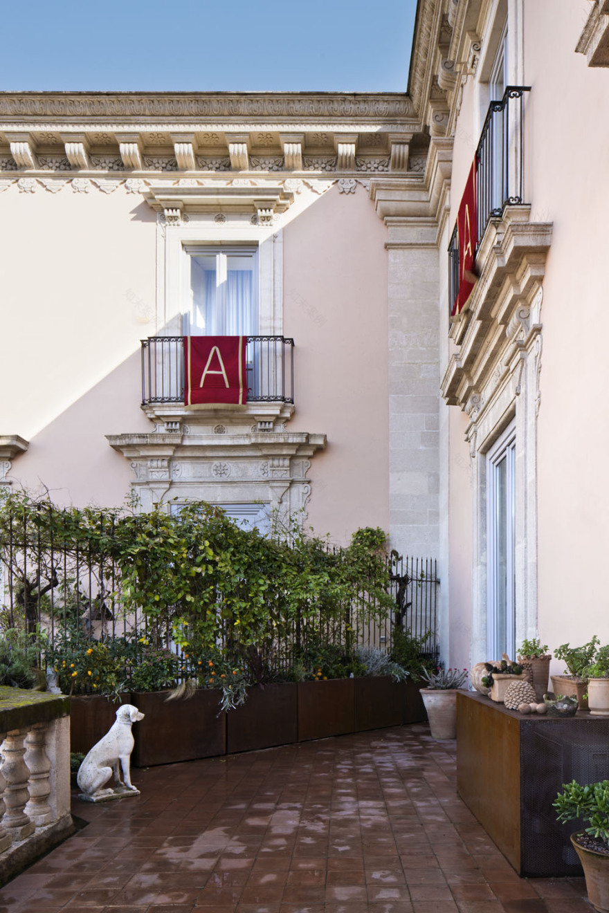 古堡中的豪华别墅设计-39