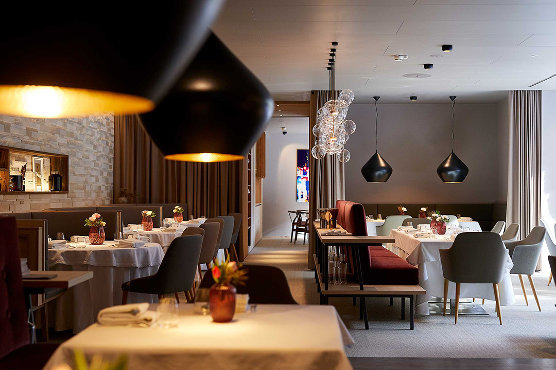 阿尔卑斯风情 西餐厅 Architect and Friends 打造现代用餐空间-0