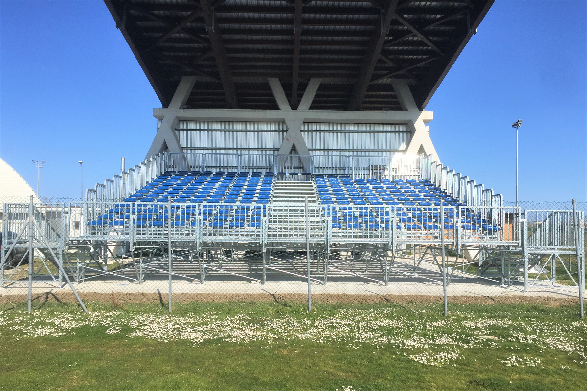 体育馆 · Tribuna Prefabbricata al Campo Sportivo "Le Fornaci" di Marina di Montemarciano-0