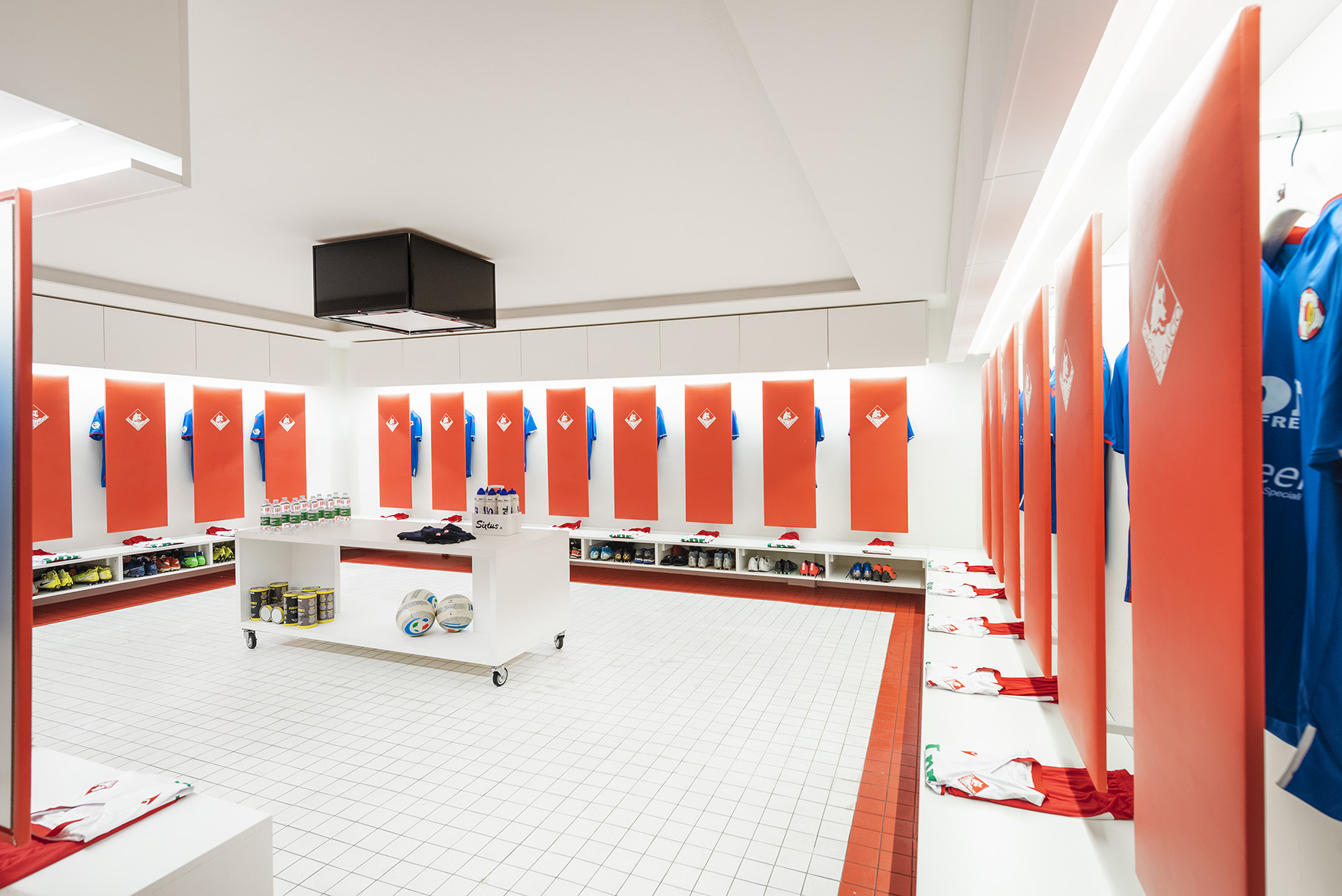 意式运动风洋溢，皮亚琴察足球队更衣室焕新亮相-7