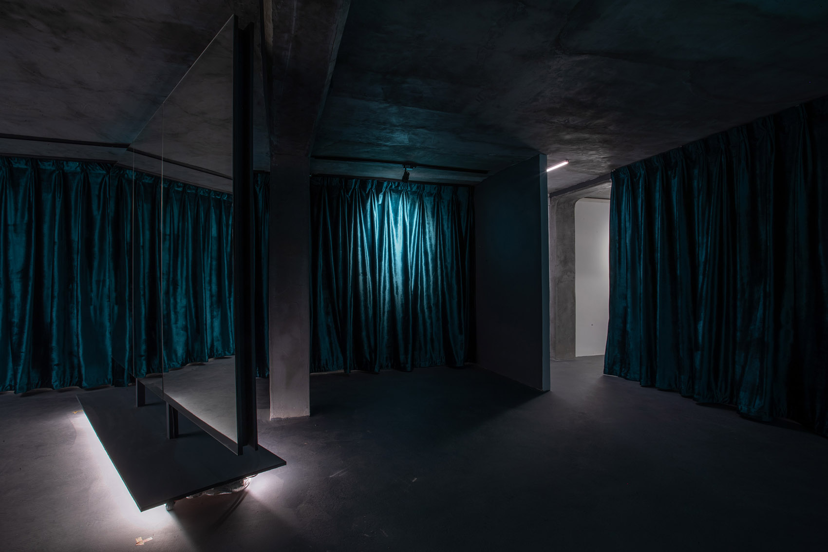 LowLowLand文艺空间，广州/尘封45年的地下室变身无限的镜面迷宫-45