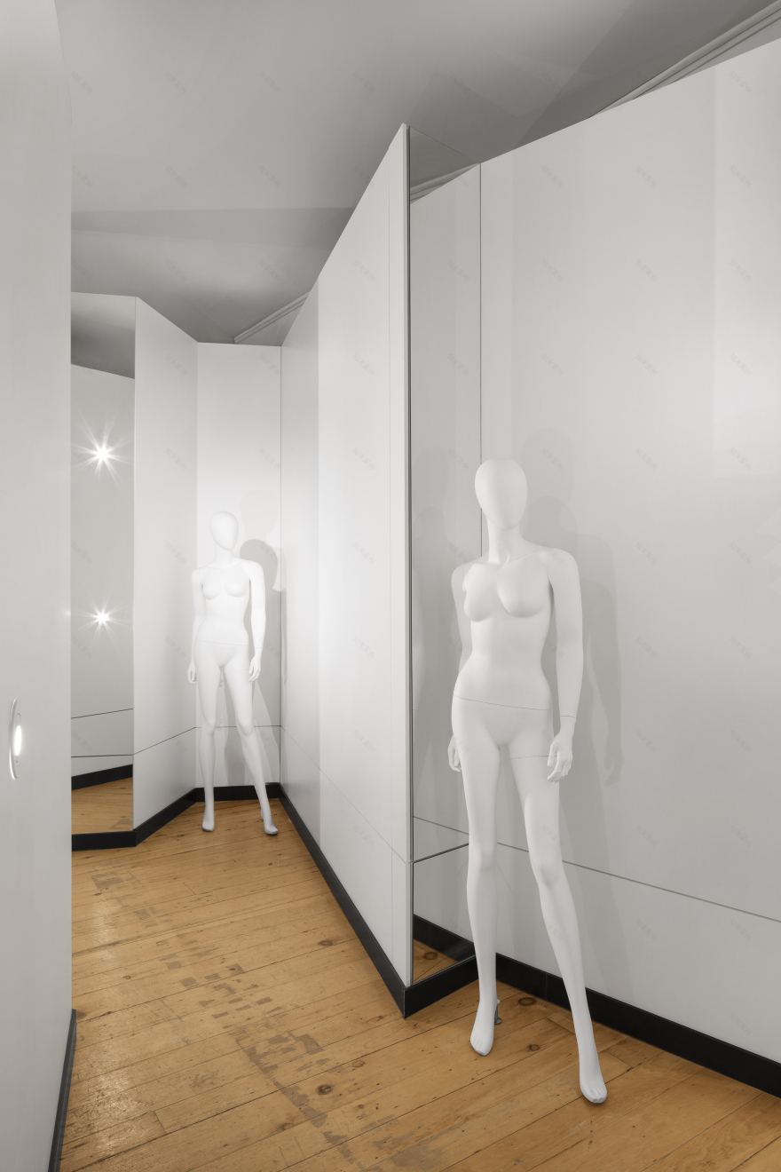 解构空间 · Vujà Dé 时尚店设计丨法国尼斯丨JEAN DE LESSARD DESIGNERS CRÉATIFS-4