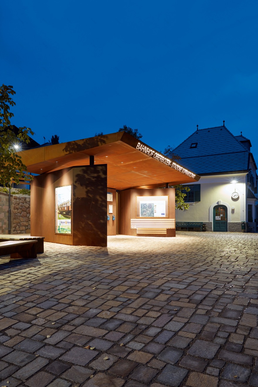 融合传统与创新的开放式广场设计-15