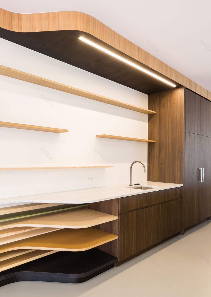 悬浮工业风总部大楼,展现现代办公空间魅力-13