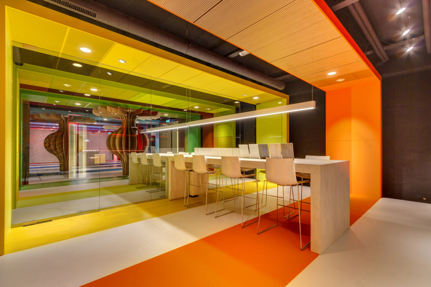 M+R 的 SHAPES 展示空间 | 莲花与变色龙的纯净美与多样性-12