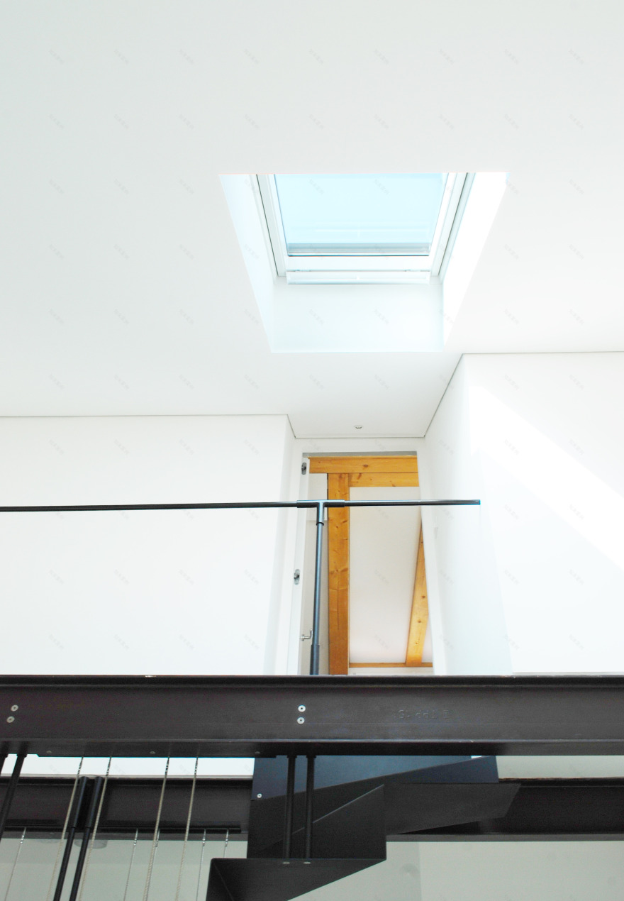 都灵多元文化区三层复式公寓 | 金属折叠楼梯营造双高空间-16