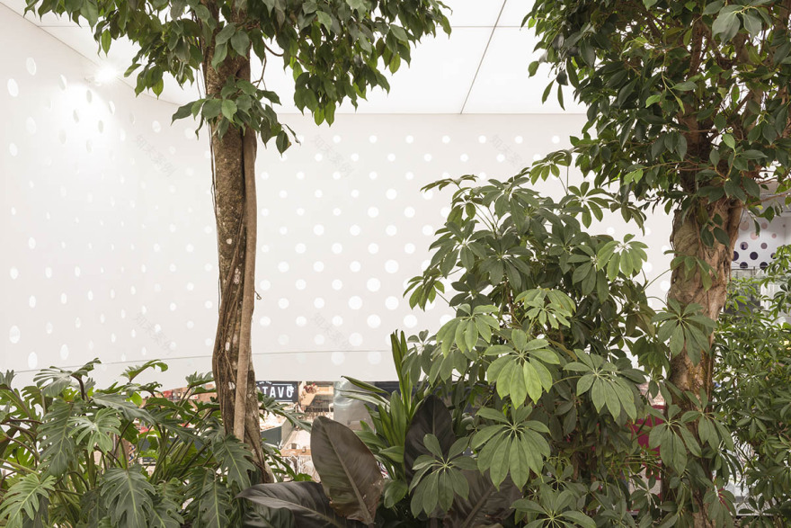 翻新后的意大利 Arezzo 中心 · 现代与传统融合的商业空间-4