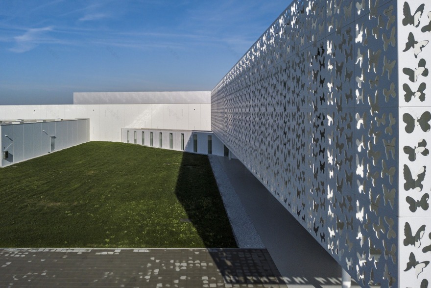 意式蝶舞·Omnicos 化妆品总部办公建筑-5