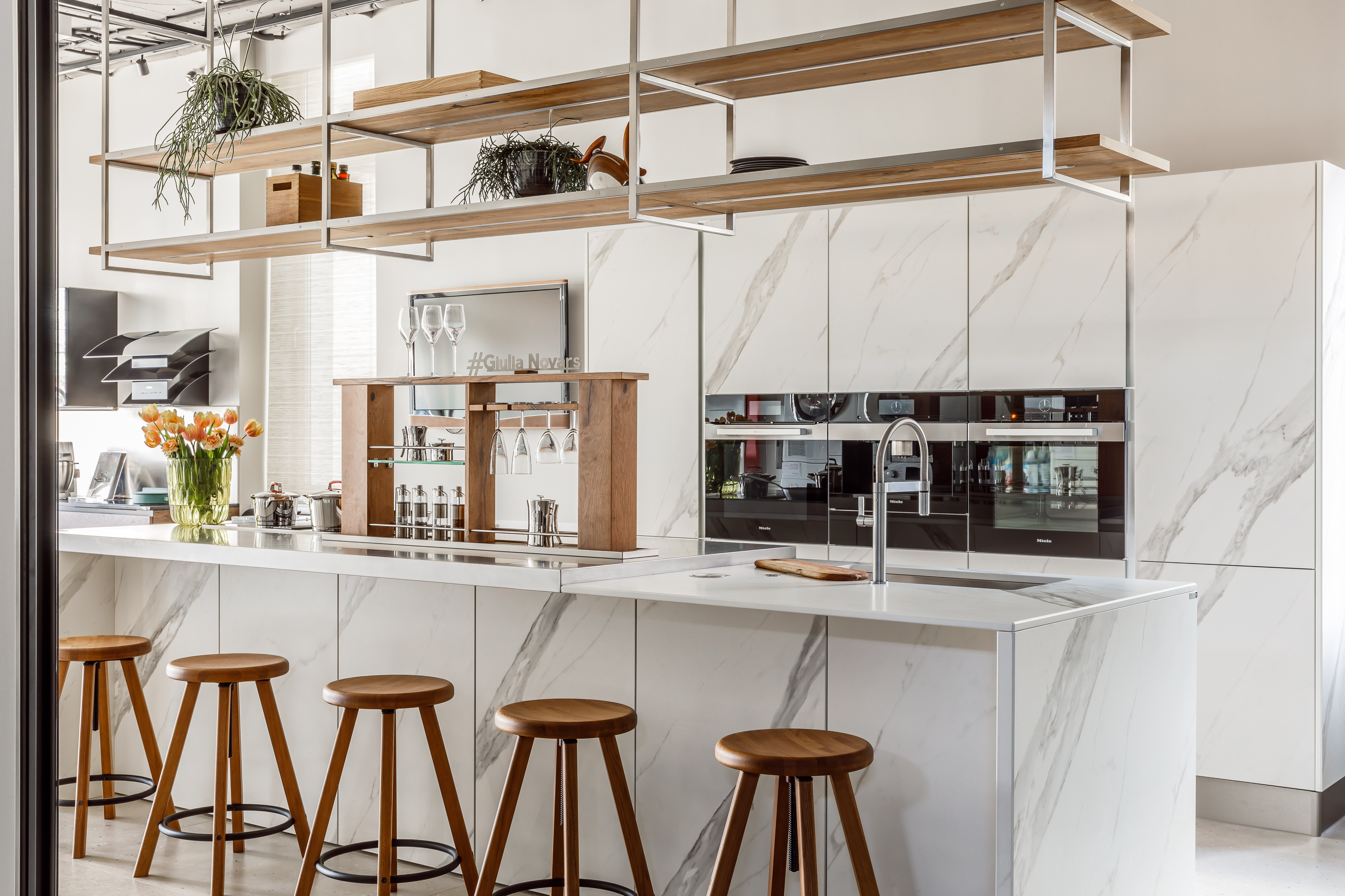 朱莉娅·诺瓦尔斯和米尔-6