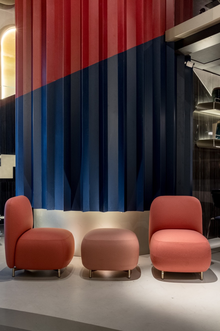 Milan 繁华中心的戏剧性餐厅-4