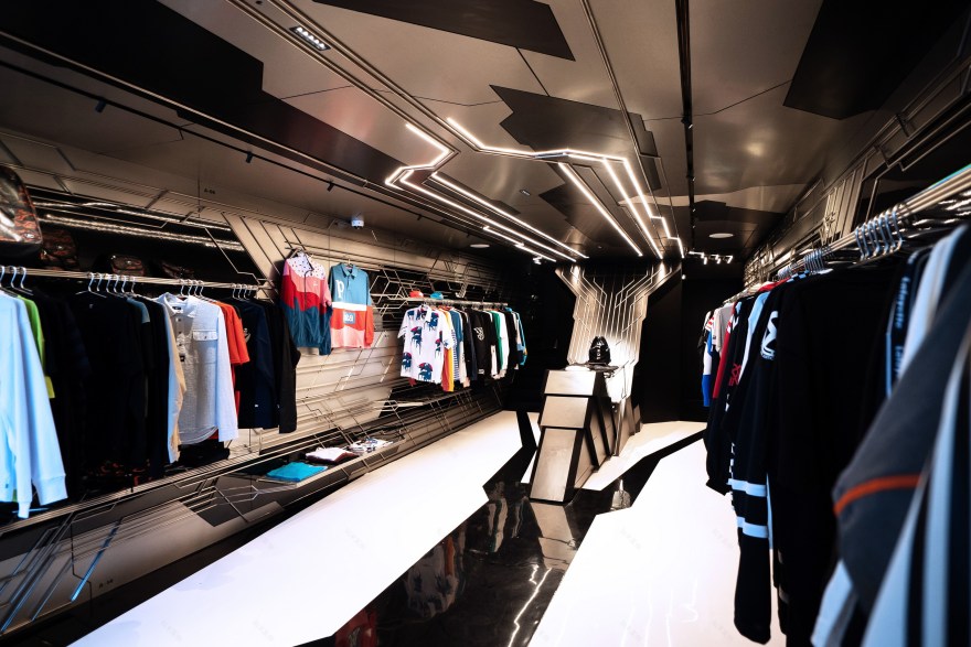 机械时钟 · 曼谷 24 Kilates 旗舰店设计-1