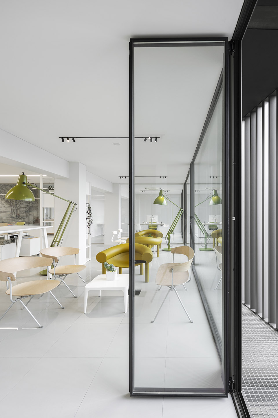 Ramalhos办公空间改造与扩建，葡萄牙/简洁纯粹的展示和办公空间-112