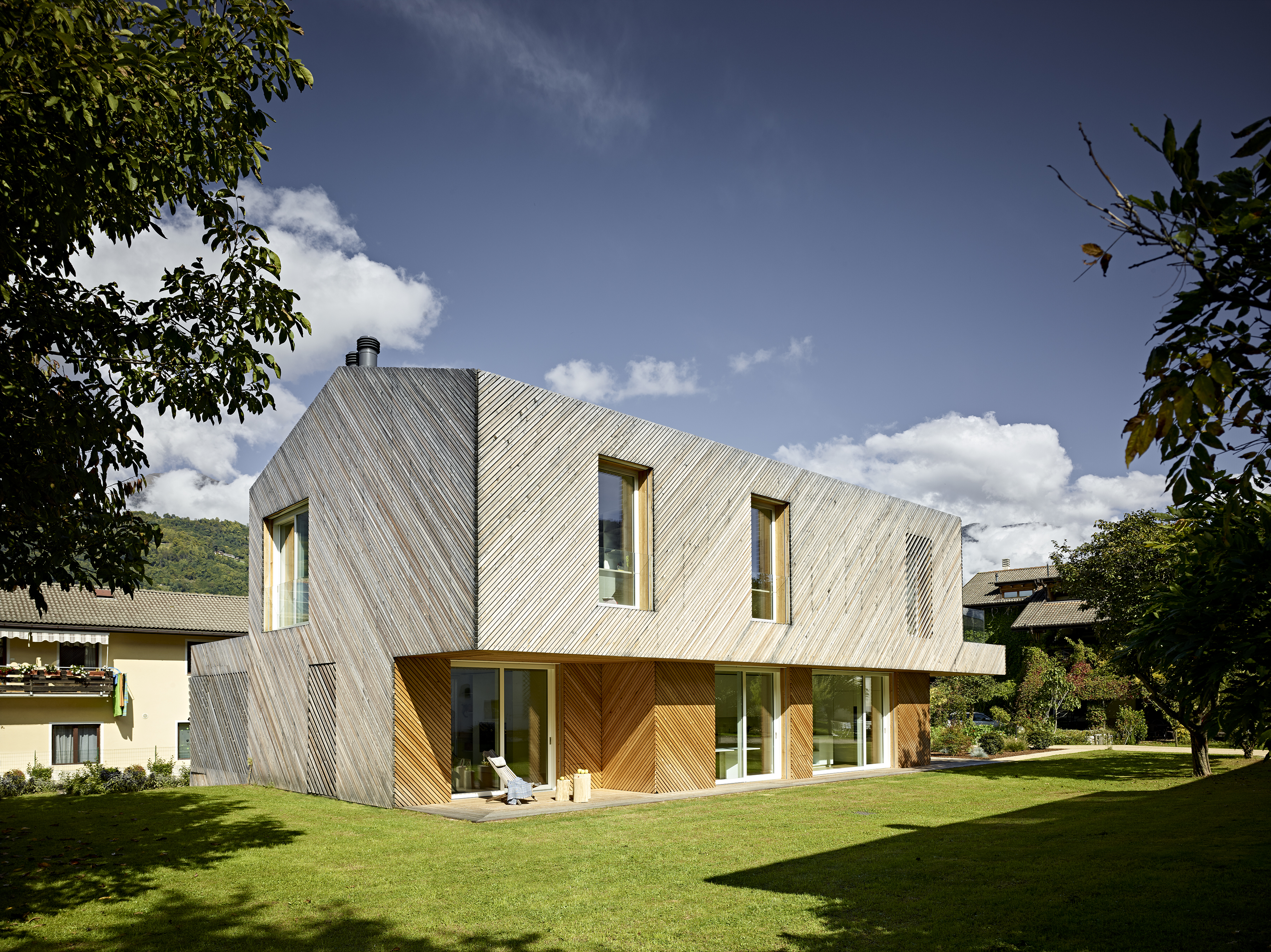 绿色环保的 FG 家庭别墅,融入自然的设计-5