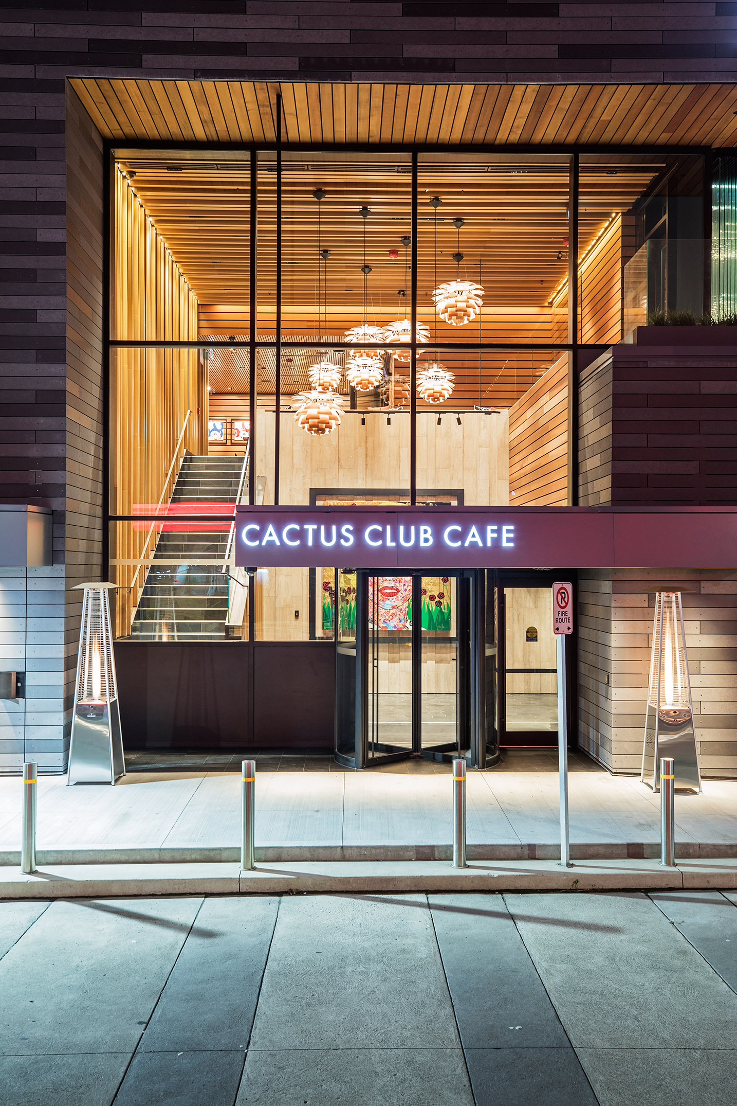 Cactus Club Cafe 旗舰店 | 温哥华设计团队打造的双层西餐厅-11
