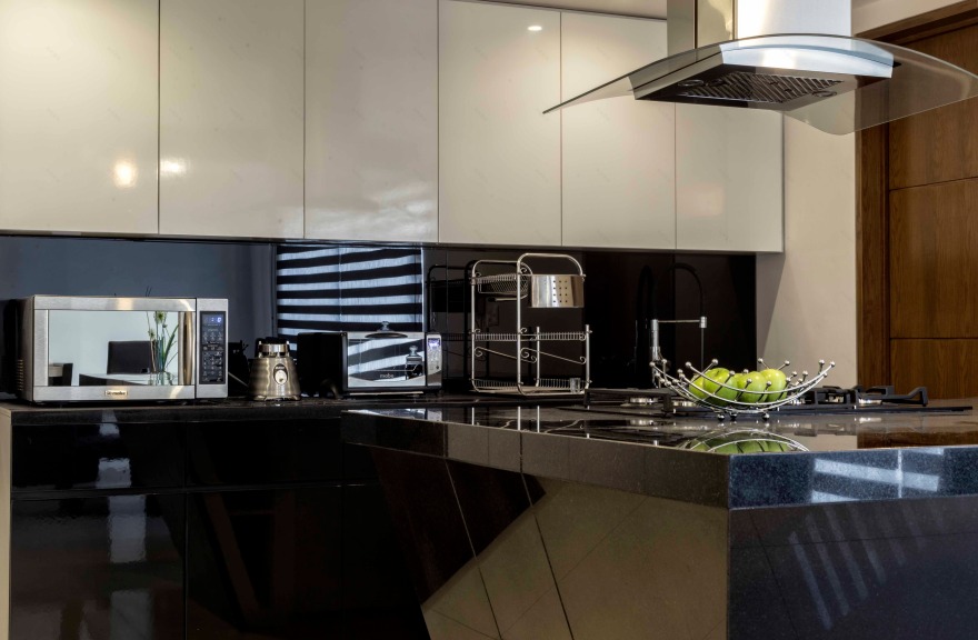 重塑 80 年代建筑,打造现代宜居别墅-11