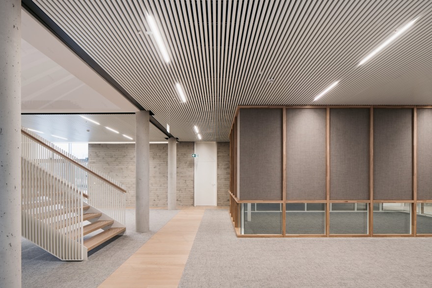 折纸造型,自然光照亮 Campus West 办公空间-9