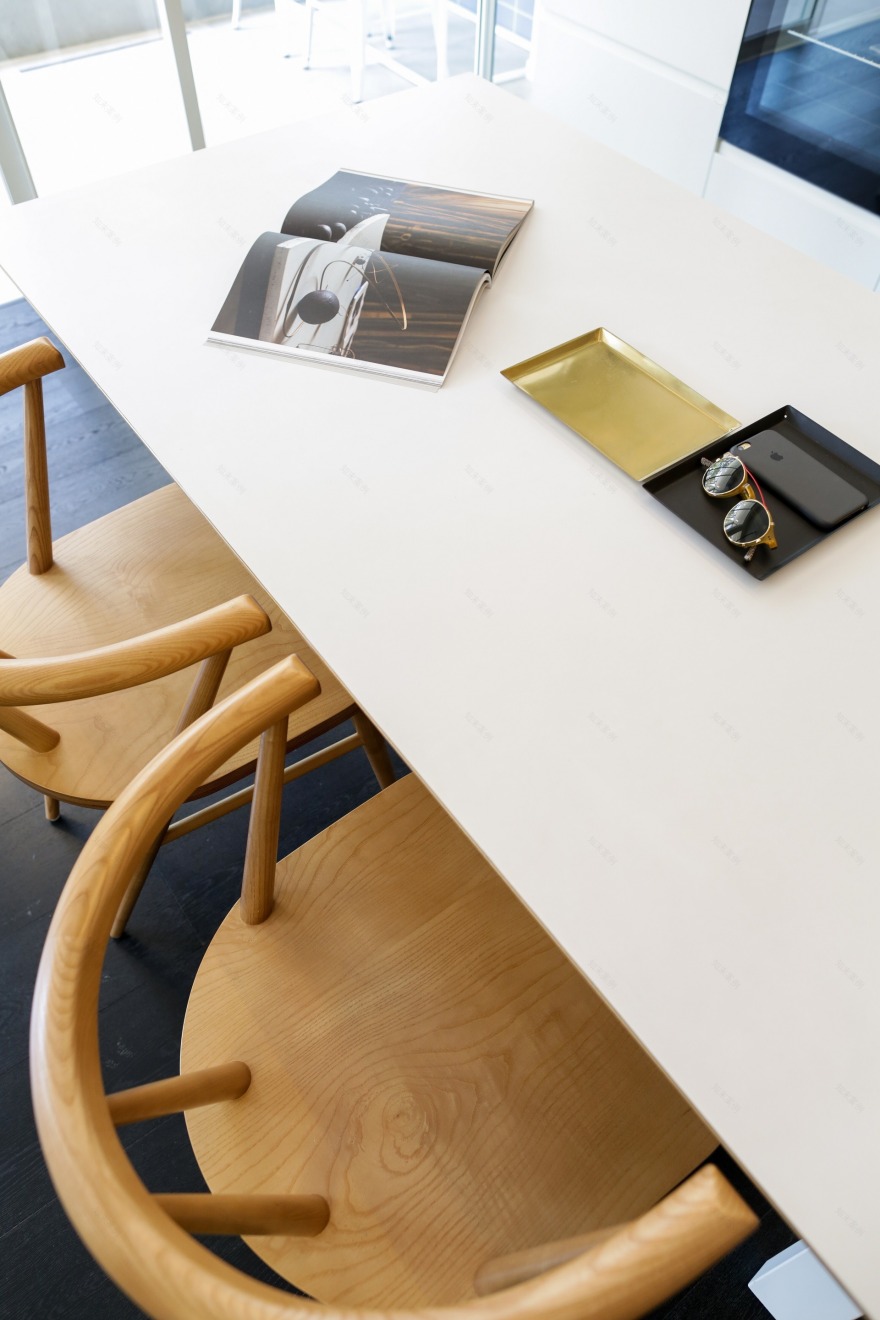 旧公寓变身为城市节奏的现代居所-16