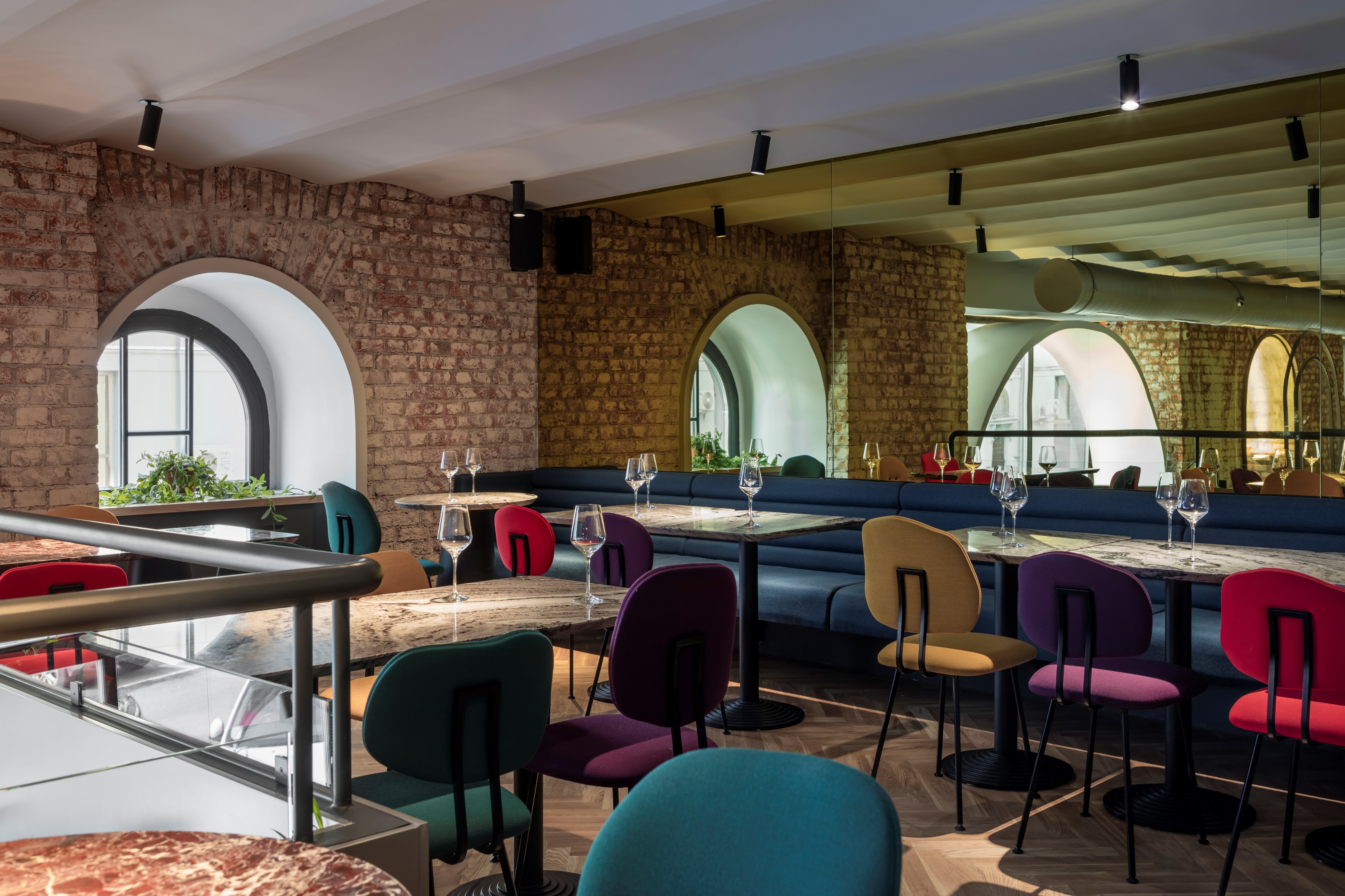 莫斯科世纪老宅的现代酒吧设计(Tyler,the bar)-12