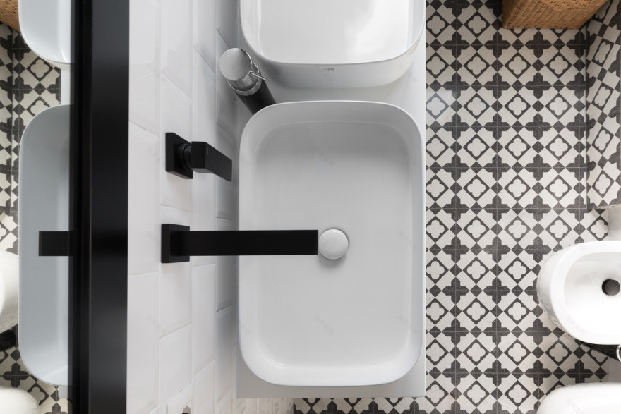 融合极简与装饰艺术的罗马公寓改造-23