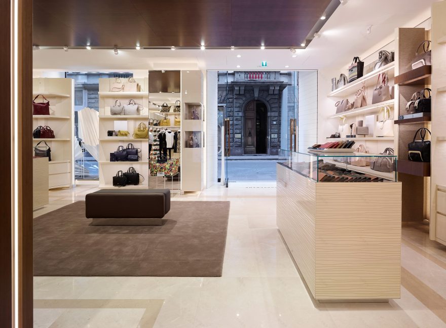 佛罗伦萨 Longchamp 旗舰店,精致简约的室内设计-5