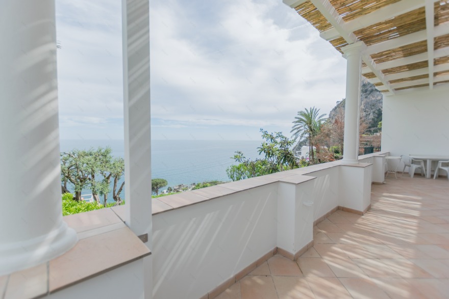 简约暖调的海湾美景丨意大利-18