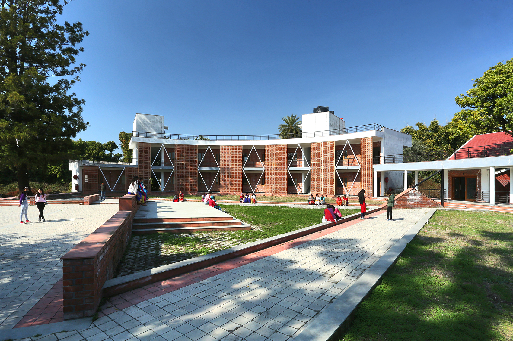 巢居旅馆 · 环形建筑与自然共生丨印度丨Myspace Architects-22