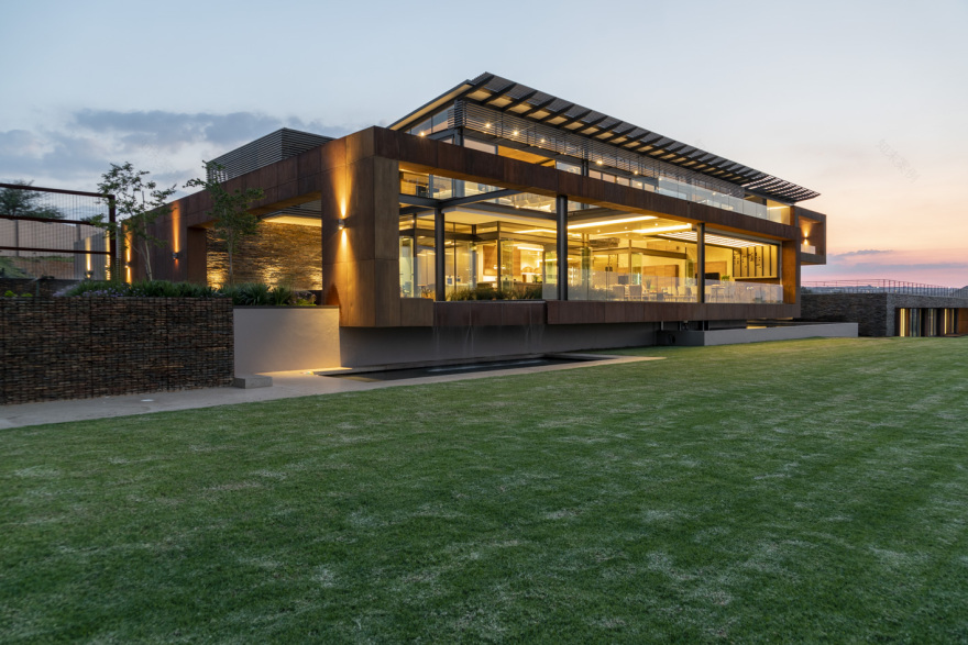 南非 Mooikloof Heights 别墅 | 室内外生活交融,景观迷人-29