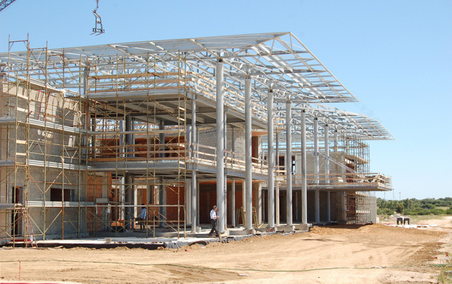 Olbia 机场别墅风格航站楼,精巧细节与自然融合-13