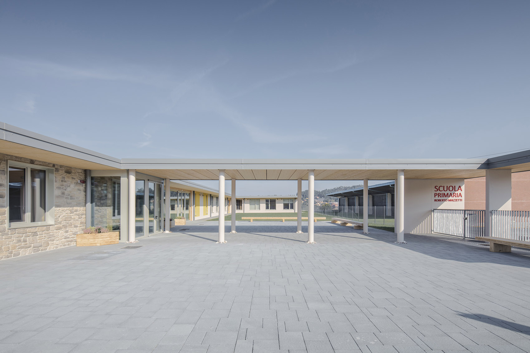 洛亚诺的小学，意大利/在绝美的景色中打造家庭式校园-52