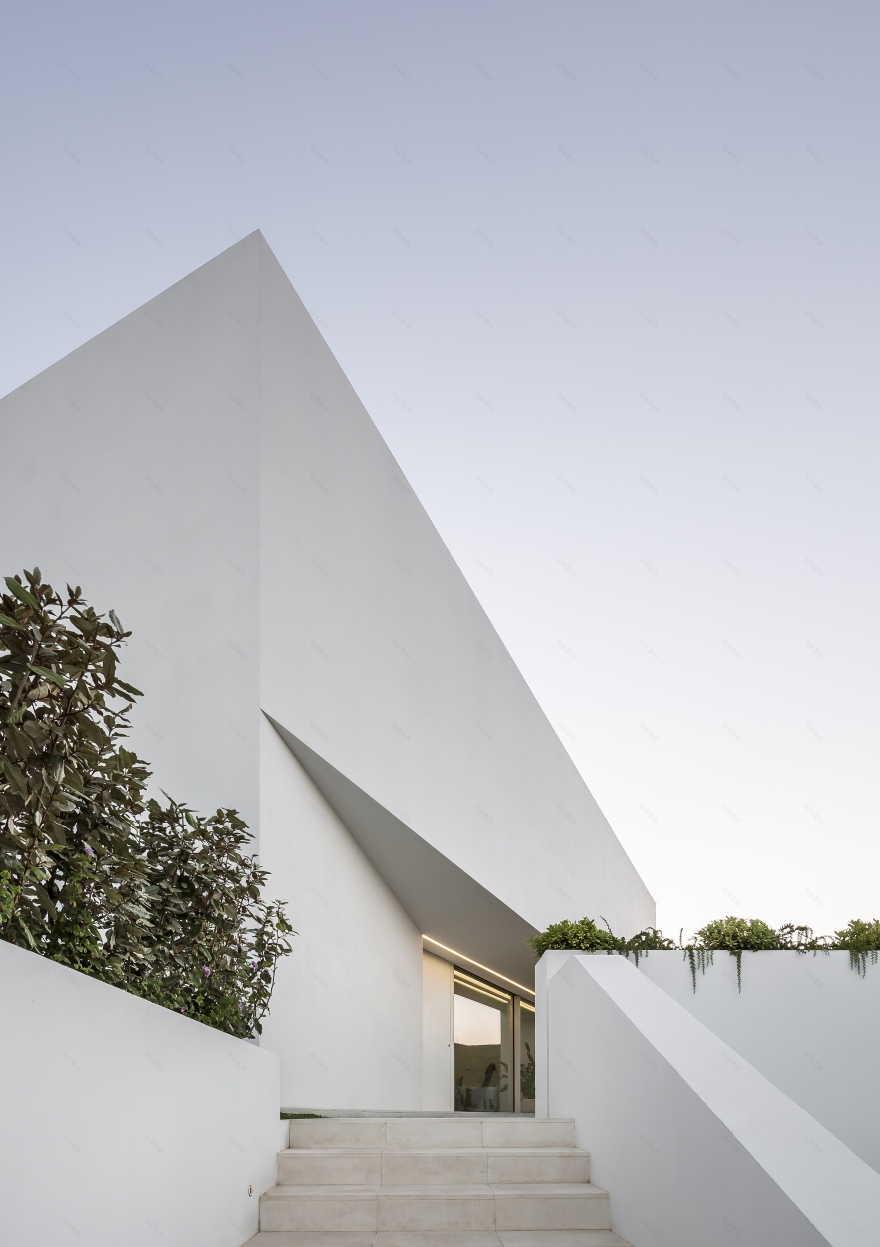 地中海风情别墅设计,融入自然与空间的无限延展-14