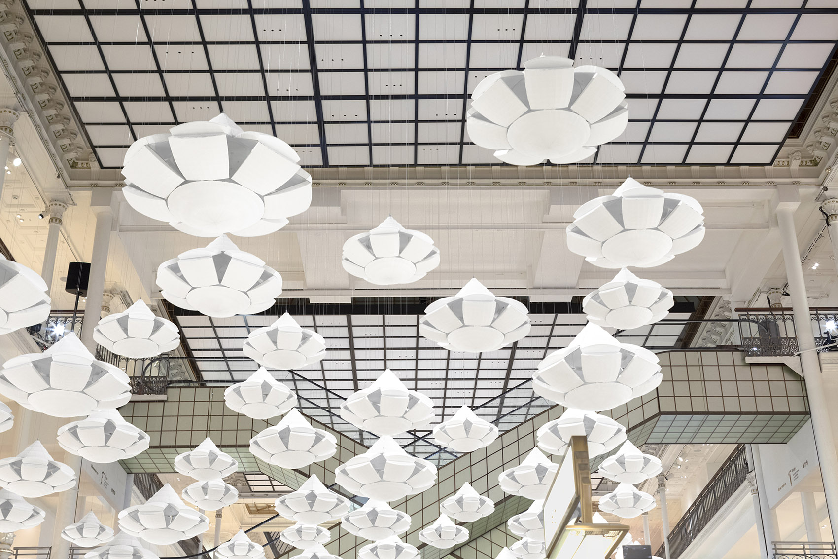 nendo在巴黎Le Bon Marche举办白色展览：雨后花/负与正的转换-90