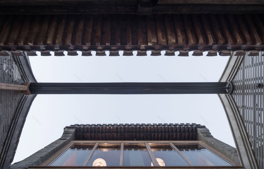 四合院变身为地下酒吧,历史与时尚的完美融合-57