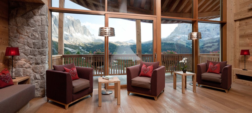 雪山之巅的温馨木屋——Perathoner Architects 的 Hotel Chalet Gerard 设计-1