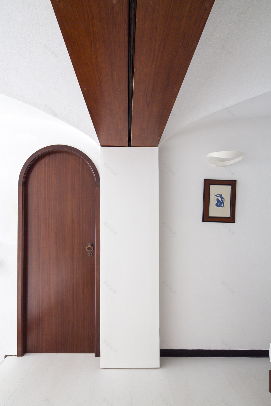 意大利公寓 Casa GAS 以木质隐匿面板打造多功能空间-10