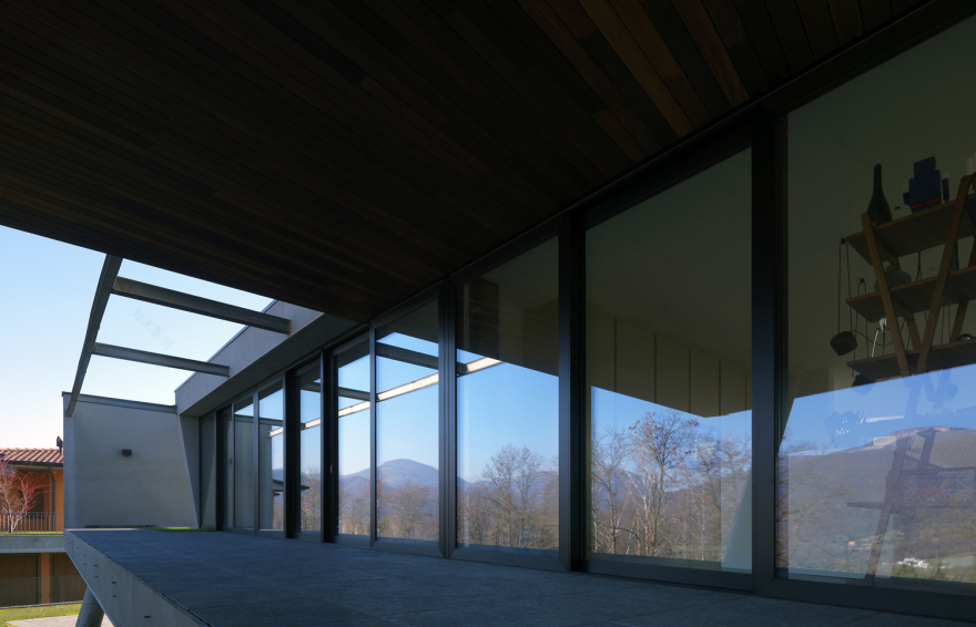 悬浮森林中的透明别墅-16