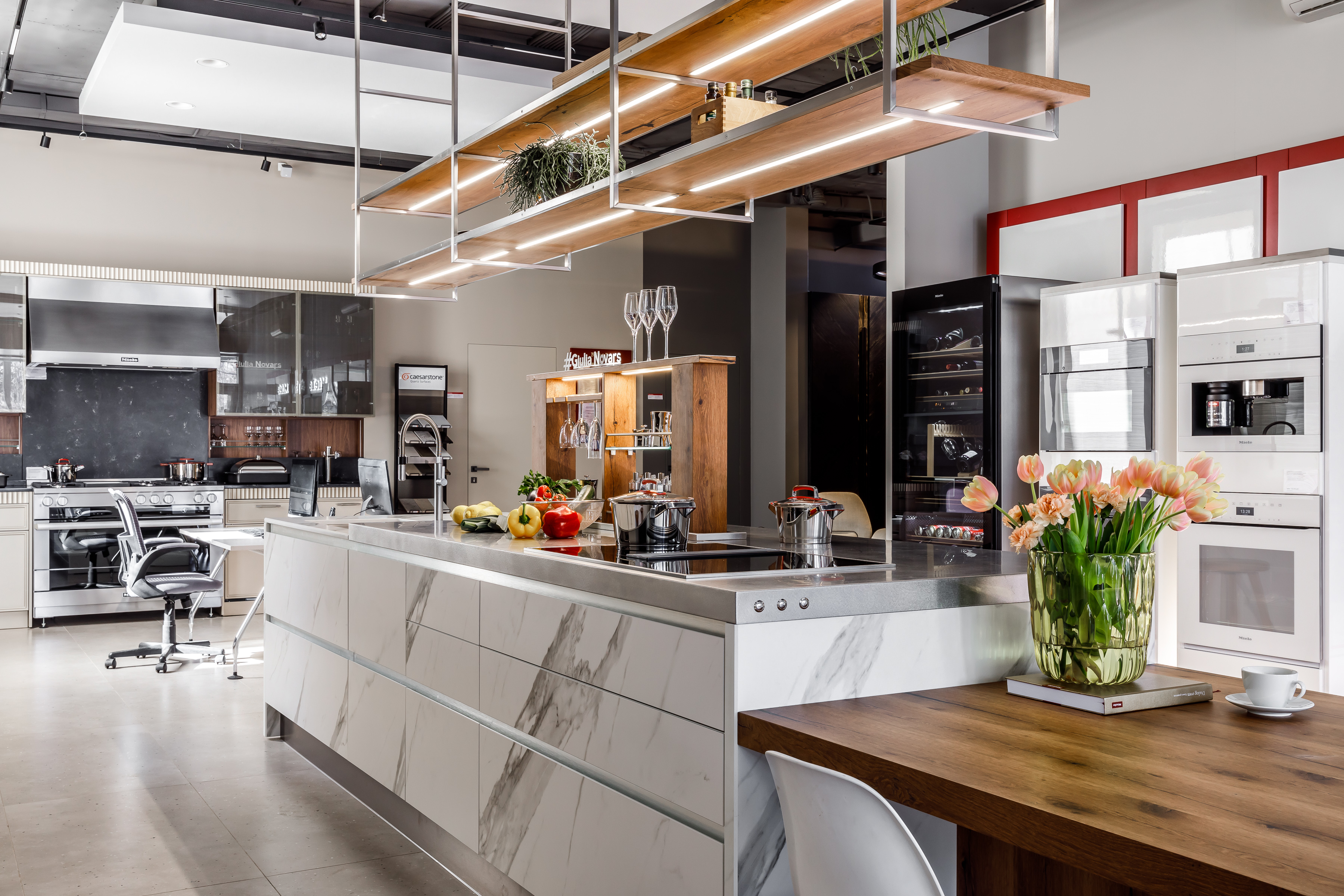 朱莉娅·诺瓦尔斯和米尔-14