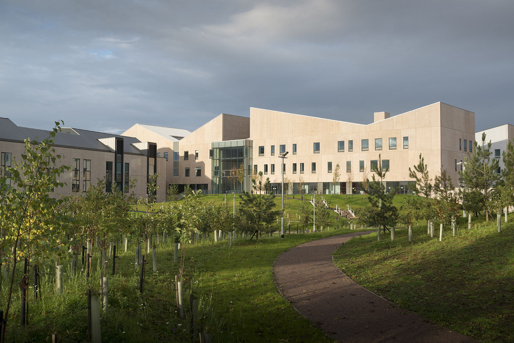 邓弗里斯和加勒维皇家医院，苏格兰/在激励性空间和花园中构建一个充满活力的治疗环境-64