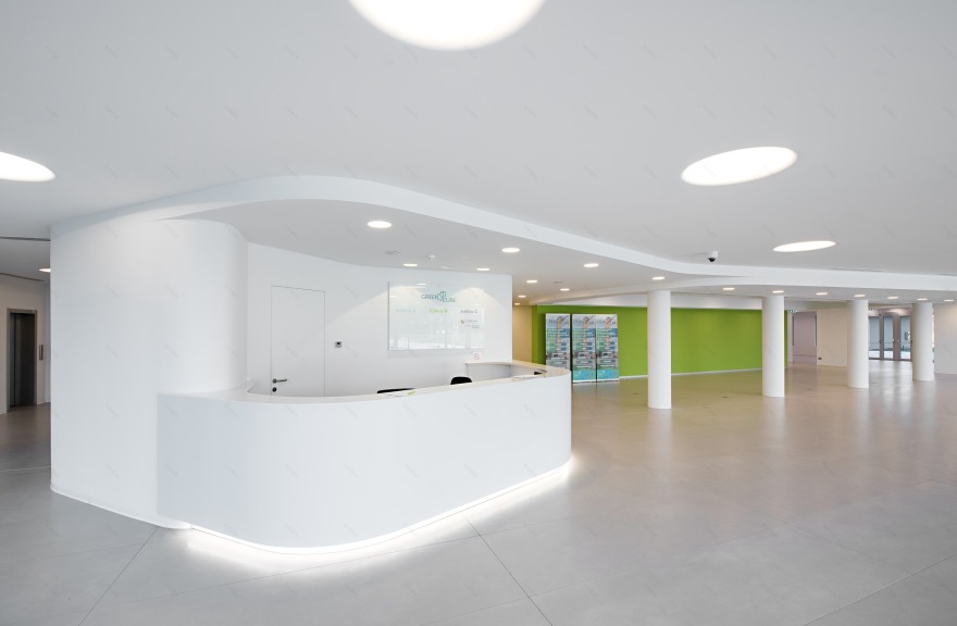 绿色立方体办公建筑 · 旧建筑的新生-5