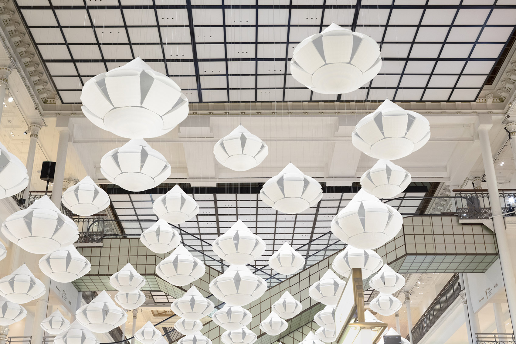 nendo在巴黎Le Bon Marche举办白色展览：雨后花/负与正的转换-89